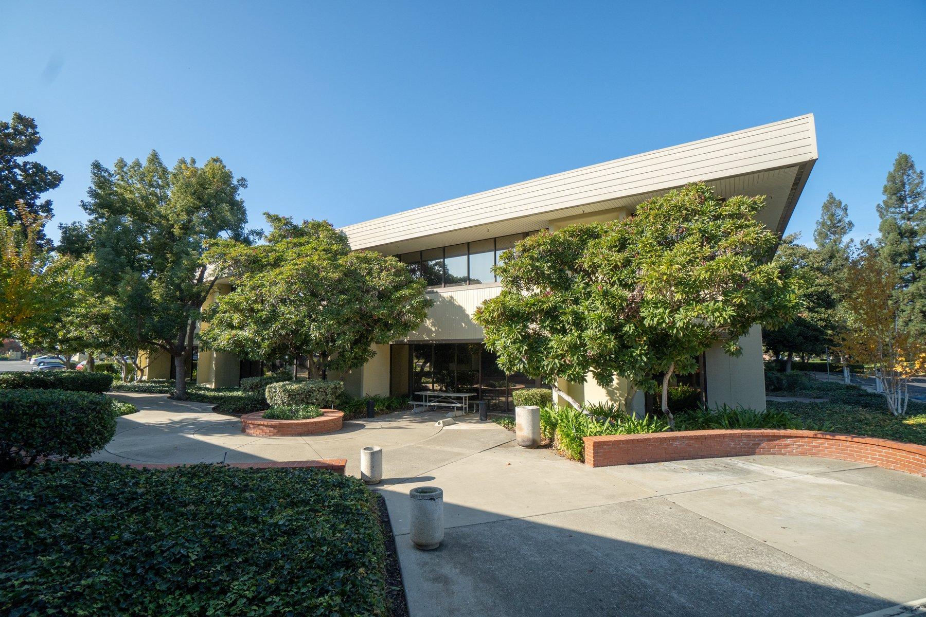 Image of 375 N Wiget