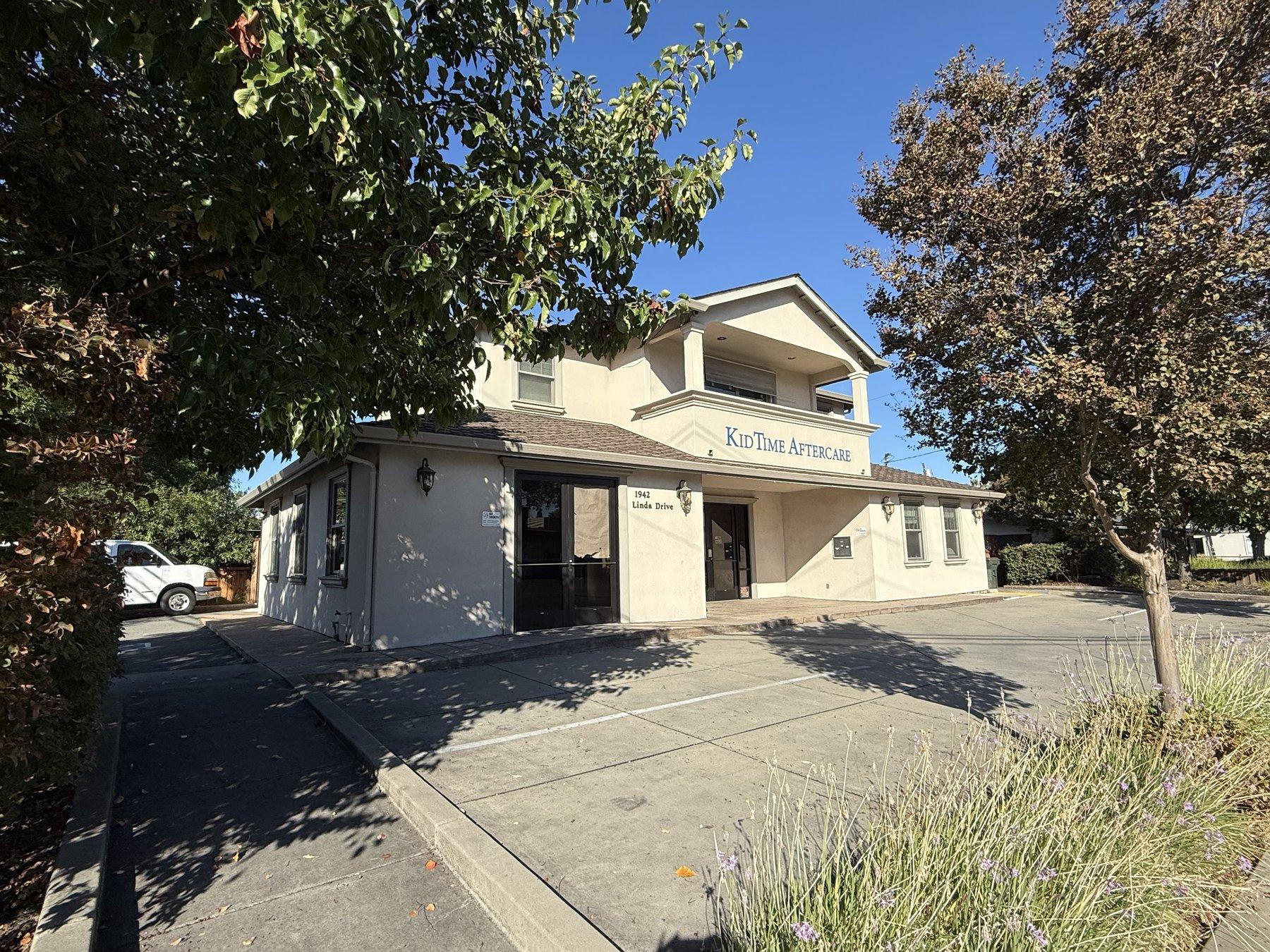 1942 Linda Drive - Photo 3