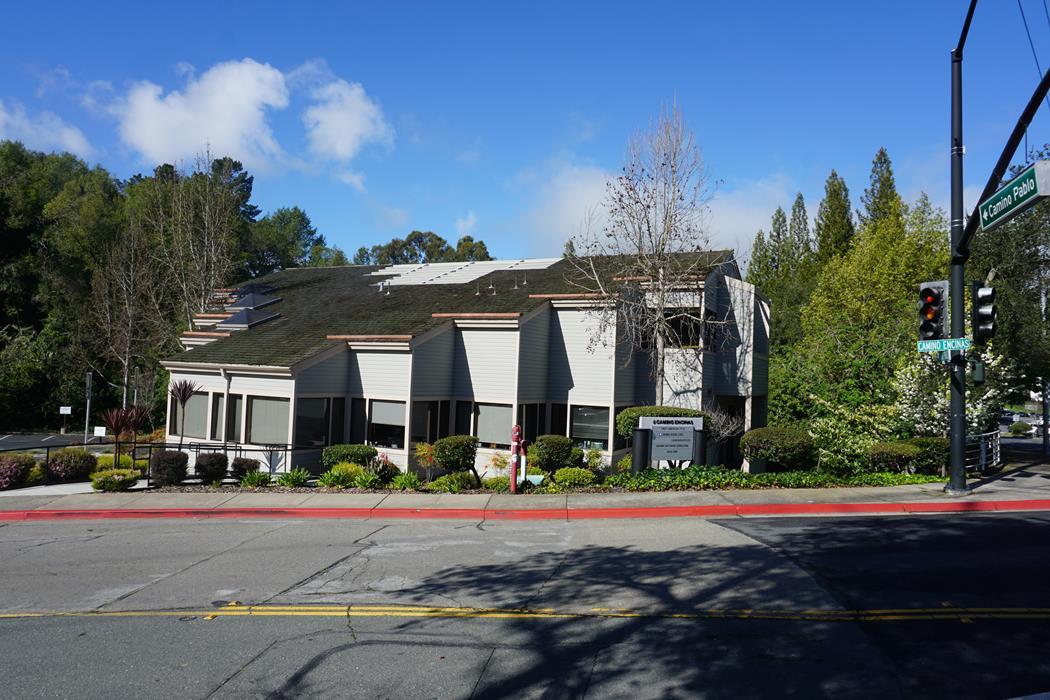 8 Camino Encinas, Orinda